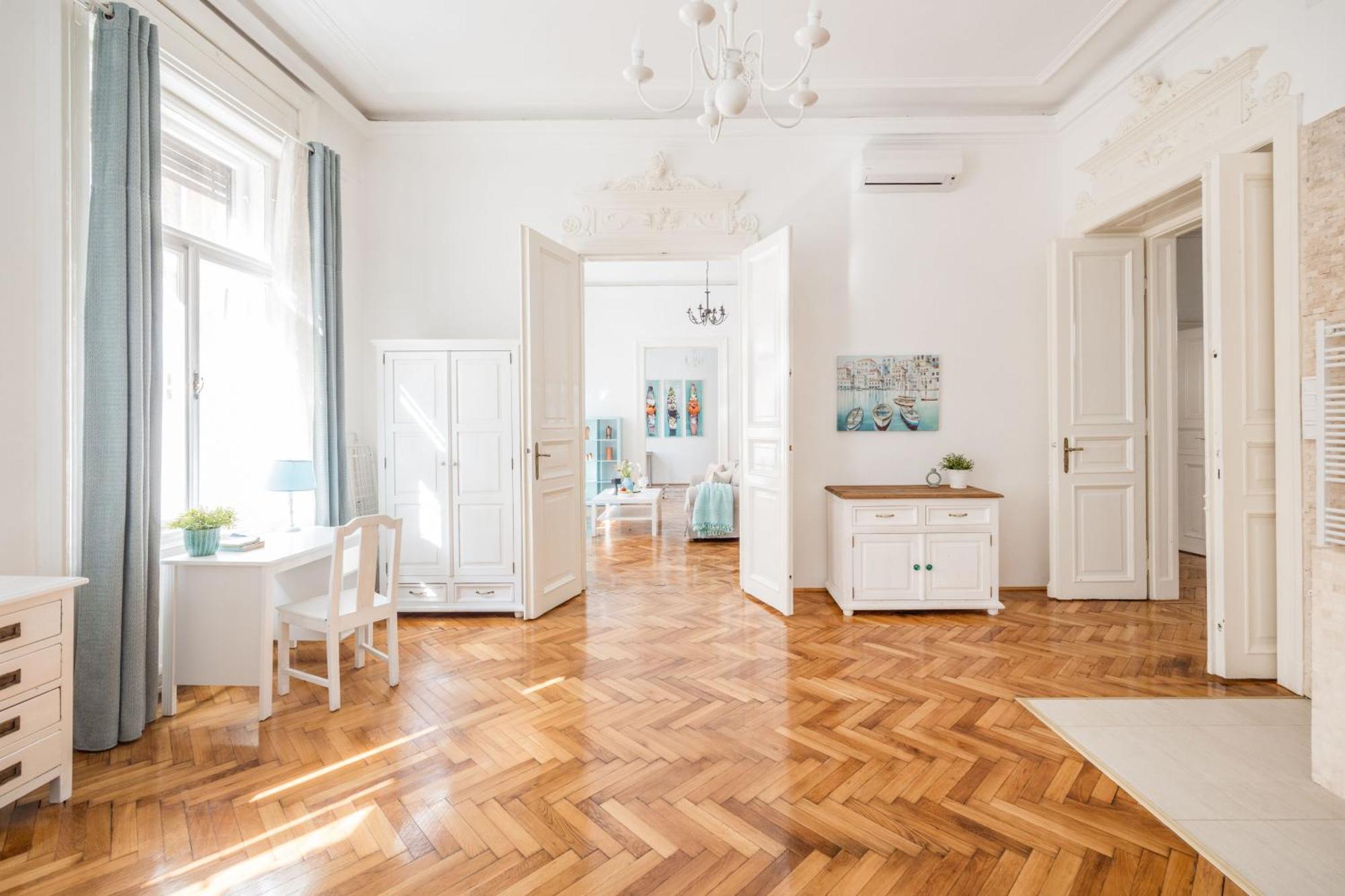 Wellness Retreat With Sauna & Jacuzzi - 1 Min To Opera Budapest Luaran gambar