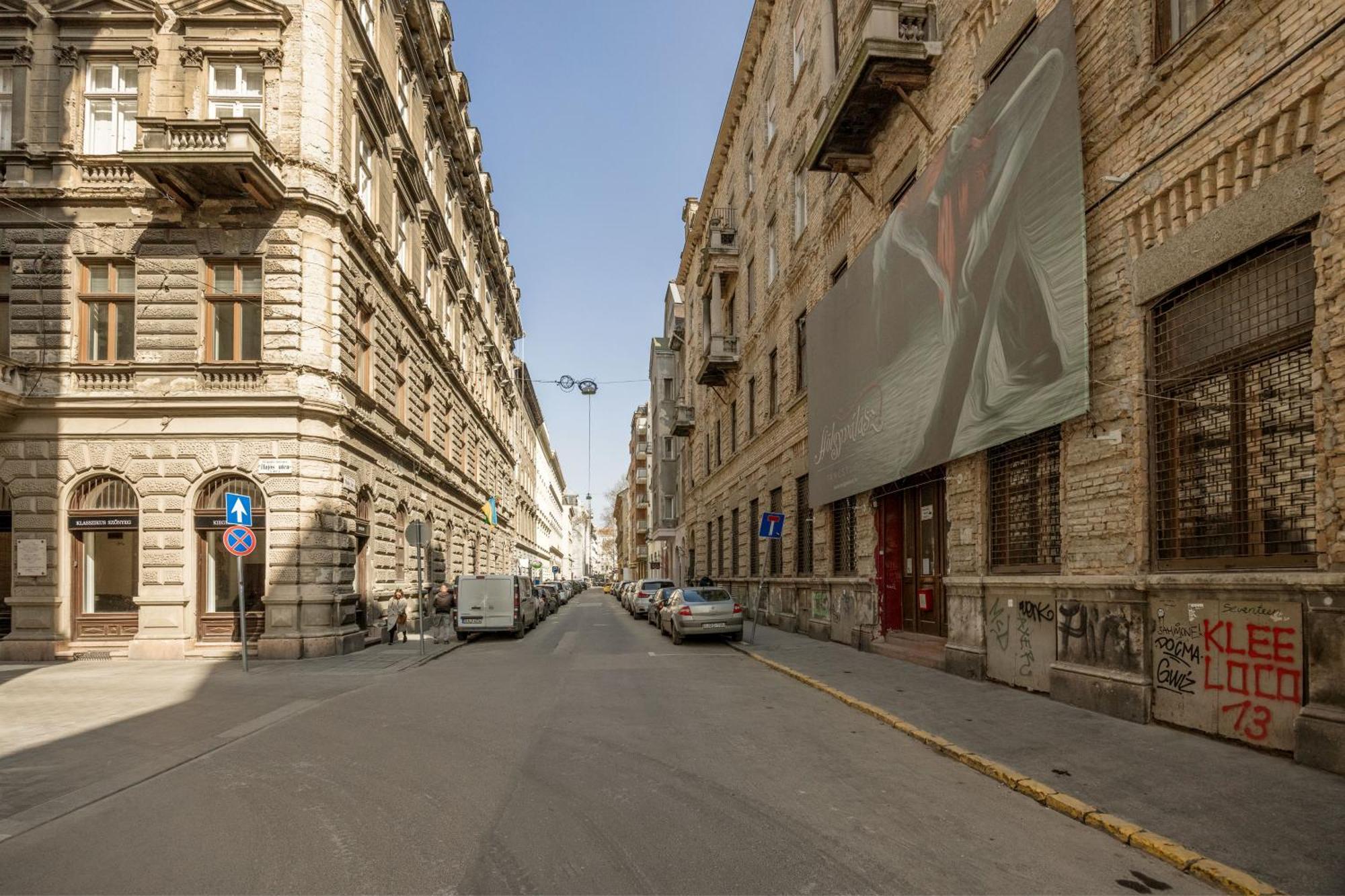 Wellness Retreat With Sauna & Jacuzzi - 1 Min To Opera Budapest Luaran gambar