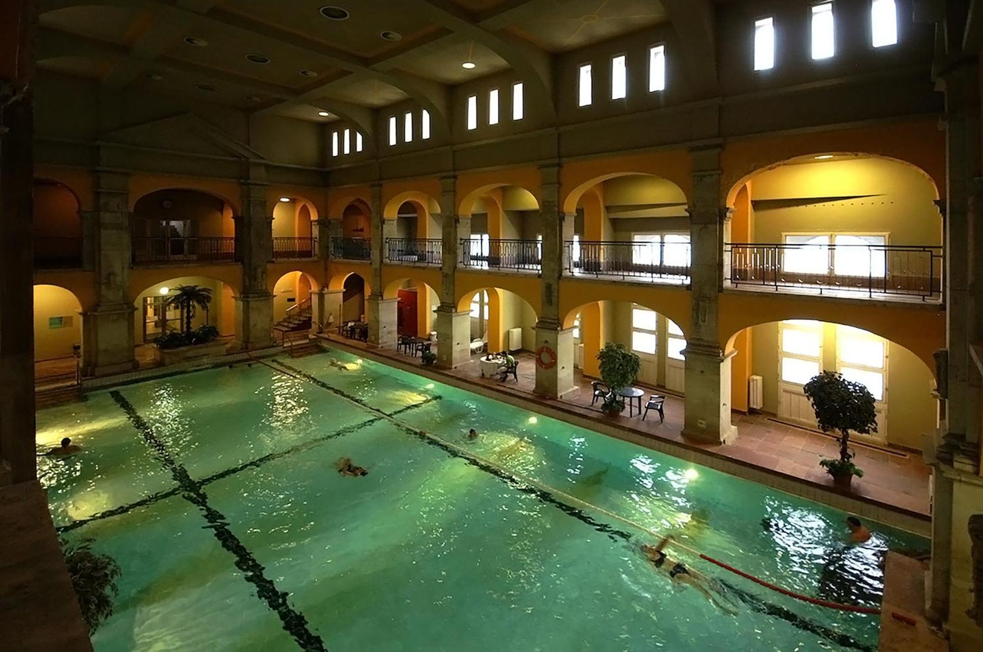 Wellness Retreat With Sauna & Jacuzzi - 1 Min To Opera Budapest Luaran gambar