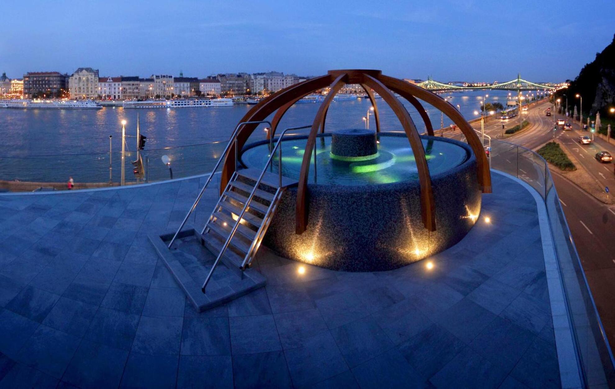 Wellness Retreat With Sauna & Jacuzzi - 1 Min To Opera Budapest Luaran gambar
